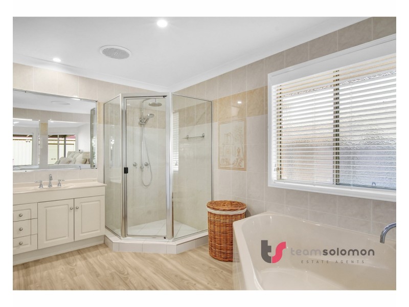 4 Highland Street, Redland Bay QLD 4165