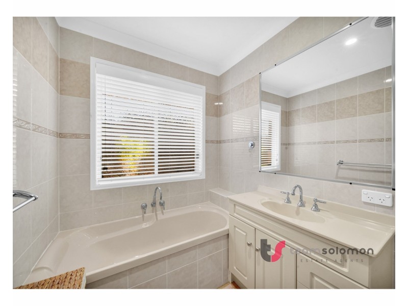 4 Highland Street, Redland Bay QLD 4165