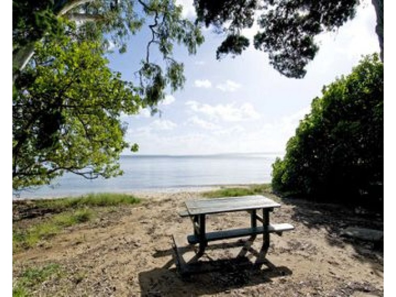 6 Aminya Street, Coochiemudlo Island QLD 4184