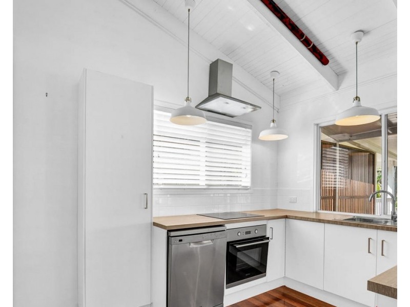 39 Phillips Street, Coochiemudlo Island QLD 4184