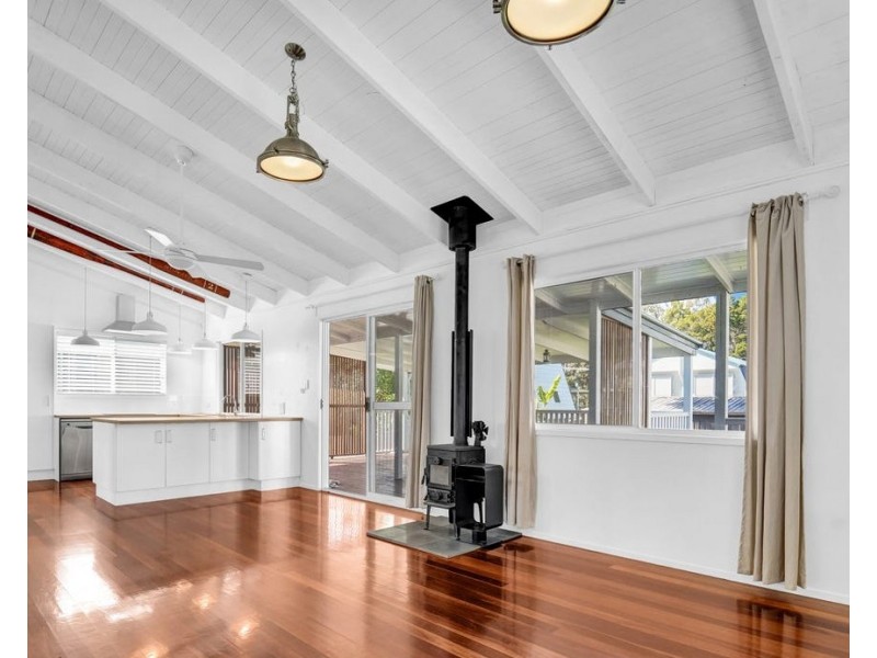 39 Phillips Street, Coochiemudlo Island QLD 4184