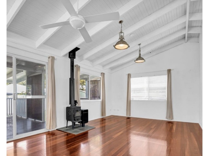 39 Phillips Street, Coochiemudlo Island QLD 4184