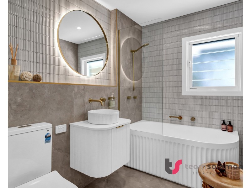 16 Weinam Street, Redland Bay QLD 4165