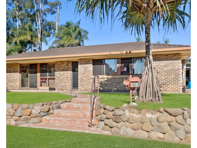 19 Magnolia Parade, Victoria Point QLD 4165