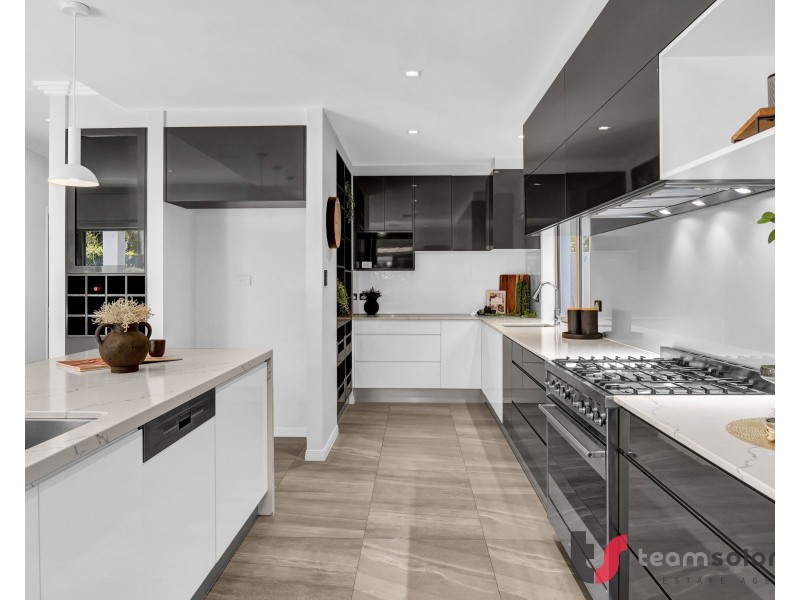 41 Nelson Place, Carindale QLD 4152