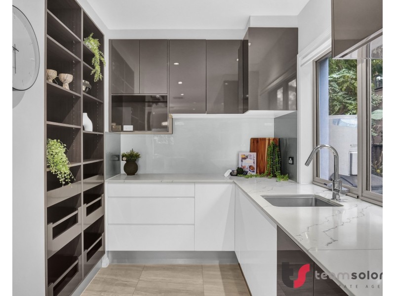 41 Nelson Place, Carindale QLD 4152