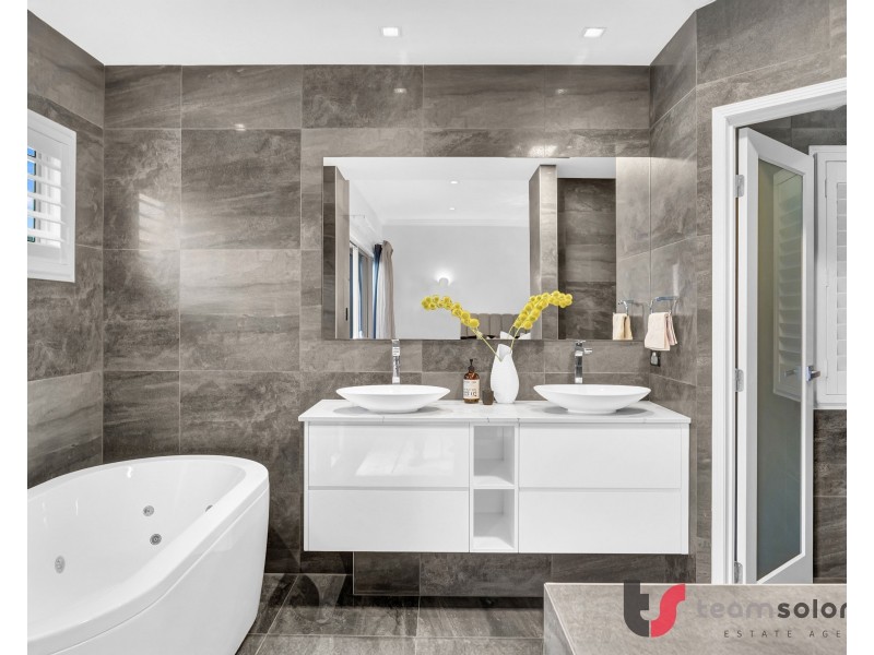 41 Nelson Place, Carindale QLD 4152