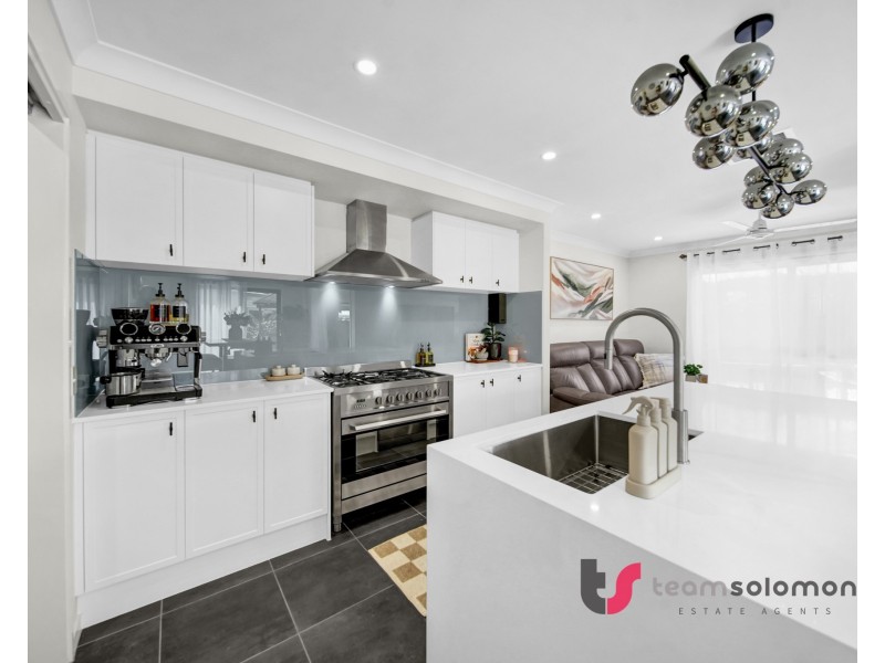 4 Brookside Close, Redland Bay QLD 4165