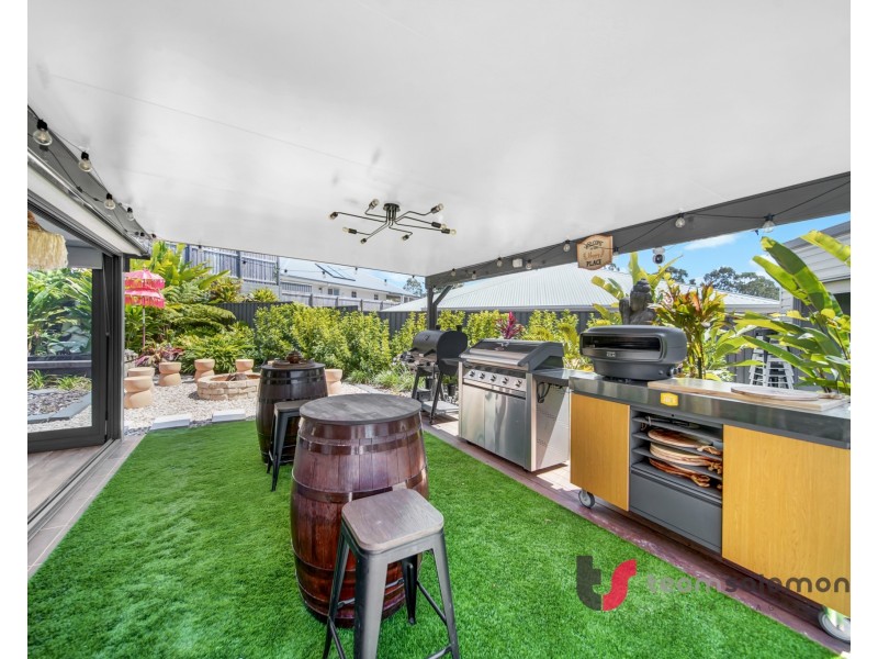 4 Brookside Close, Redland Bay QLD 4165