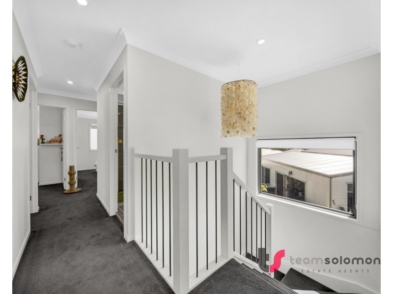 4 Brookside Close, Redland Bay QLD 4165