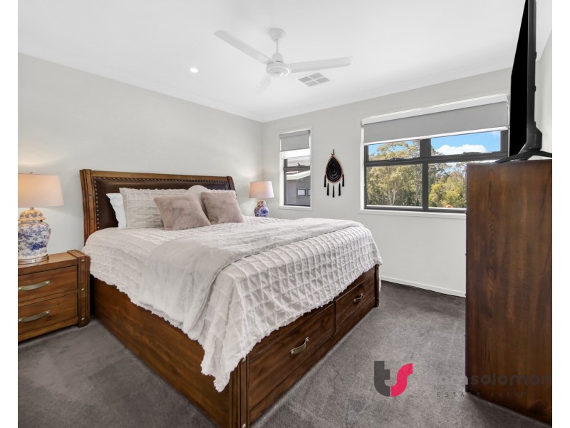 4 Brookside Close, Redland Bay QLD 4165