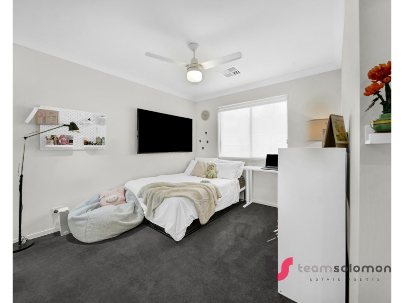 4 Brookside Close, Redland Bay QLD 4165