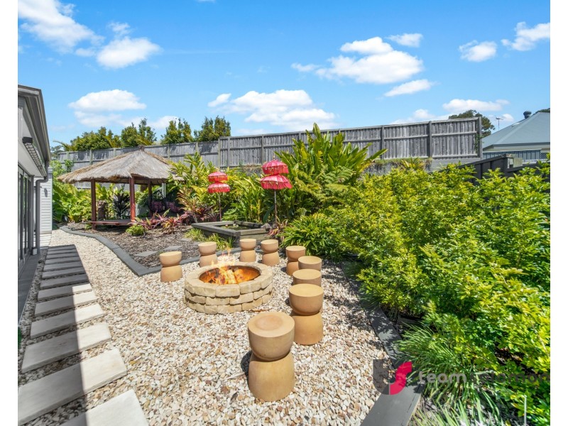 4 Brookside Close, Redland Bay QLD 4165