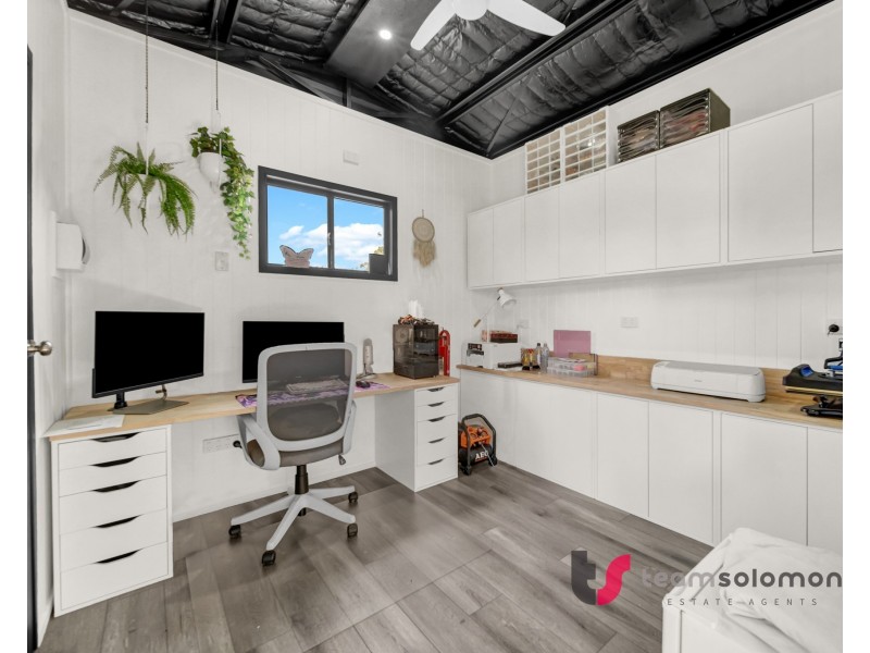 4 Brookside Close, Redland Bay QLD 4165