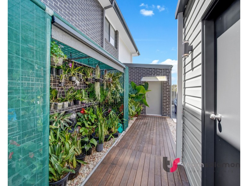 4 Brookside Close, Redland Bay QLD 4165