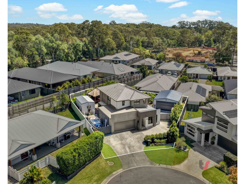 4 Brookside Close, Redland Bay QLD 4165