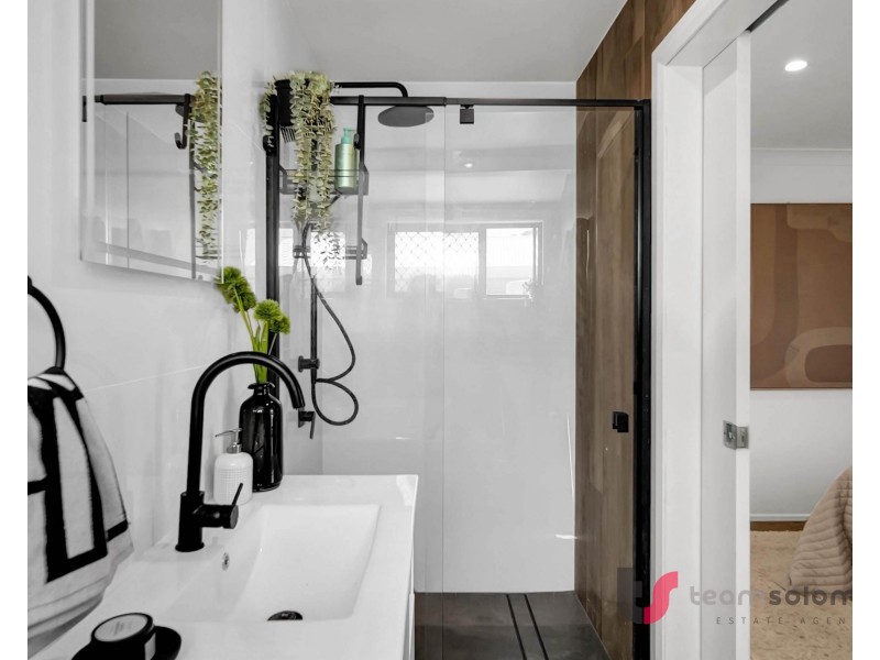 2 Chestnut Crs, Victoria Point QLD 4165