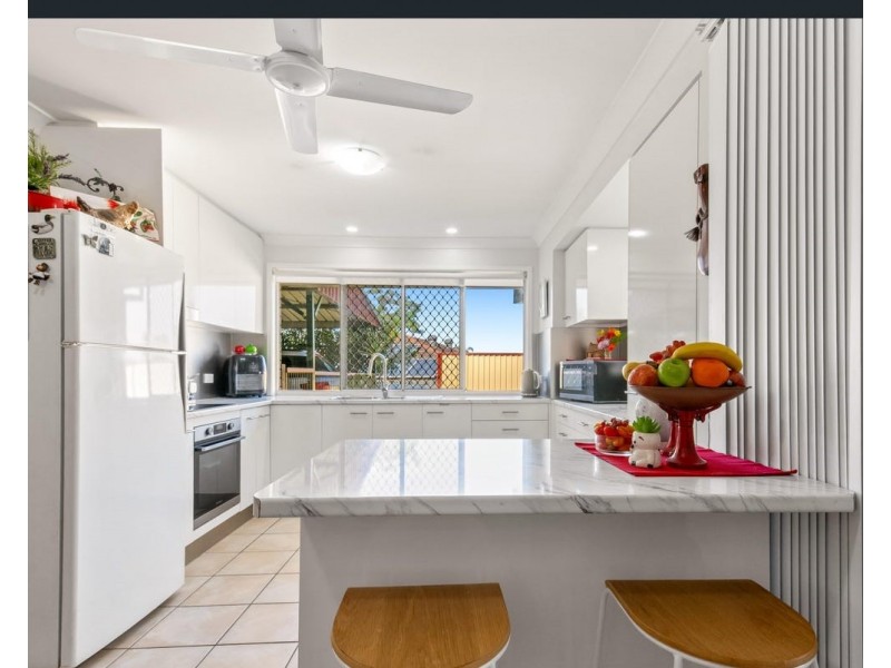 8 Kingfield Court, Regents Park QLD 4118