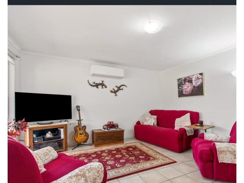 8 Kingfield Court, Regents Park QLD 4118