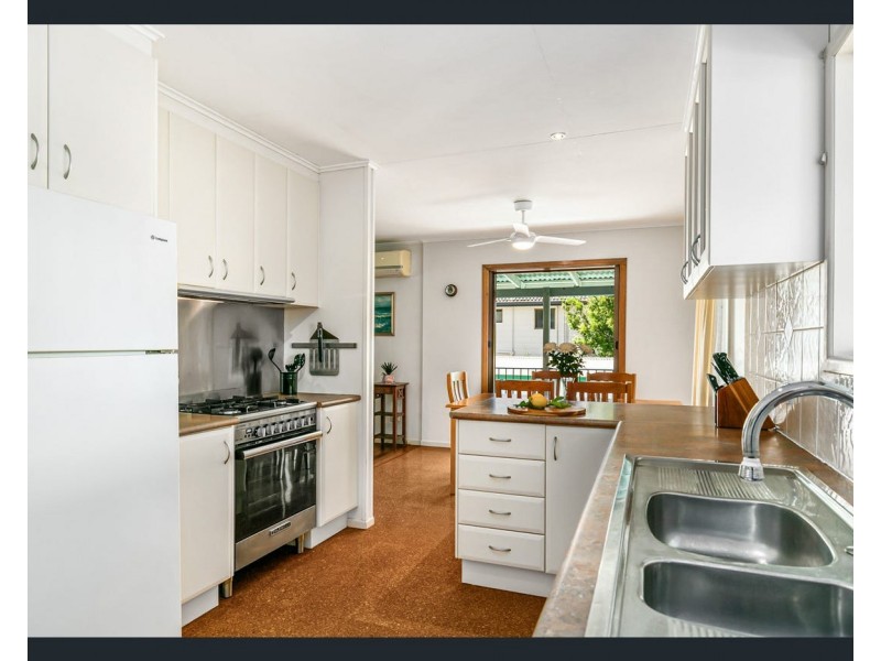 33 Wilkie Street, Redland Bay QLD 4165