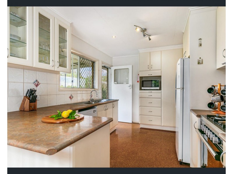33 Wilkie Street, Redland Bay QLD 4165