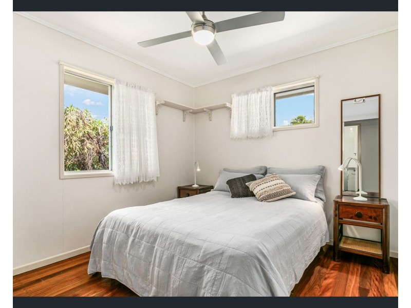 33 Wilkie Street, Redland Bay QLD 4165