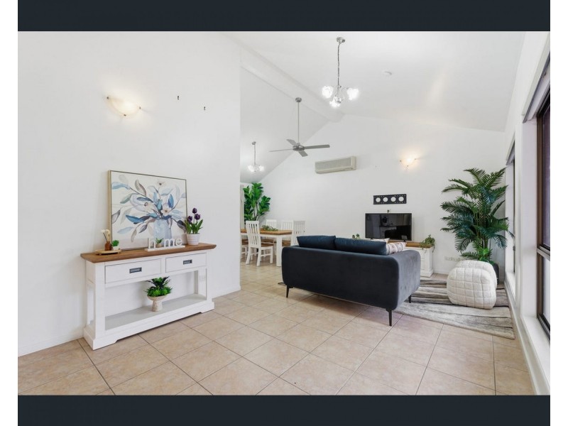 25 Dorachus Drive, Regents Park QLD 4118