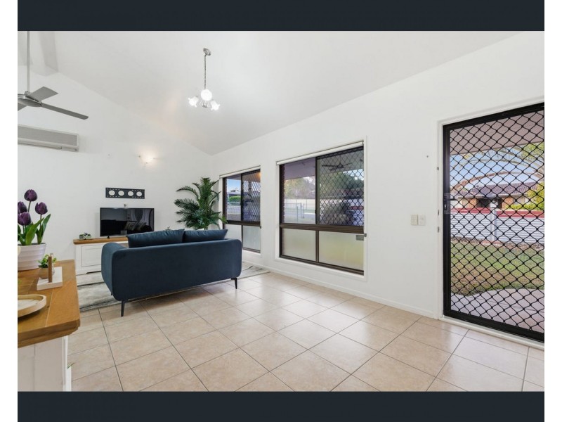 25 Dorachus Drive, Regents Park QLD 4118