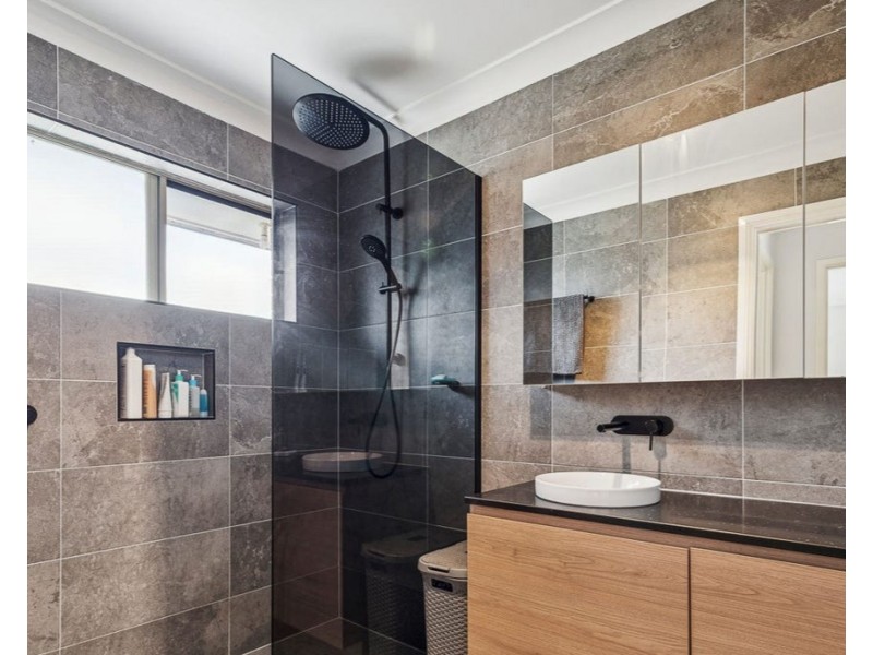 34 Seaton Street, Hillcrest QLD 4118