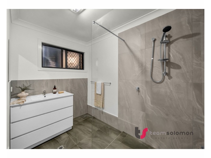 8a Bovingdon Street, Birkdale QLD 4159