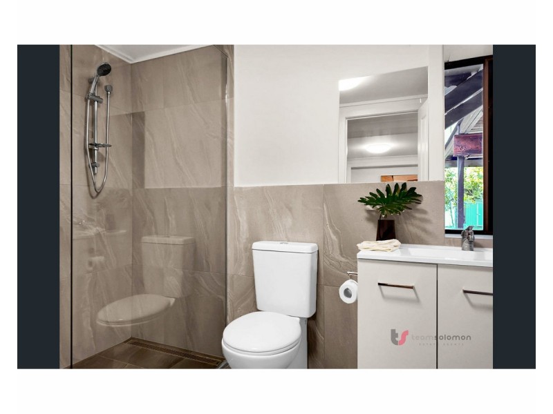 8b Bovingdon Street, Birkdale QLD 4159