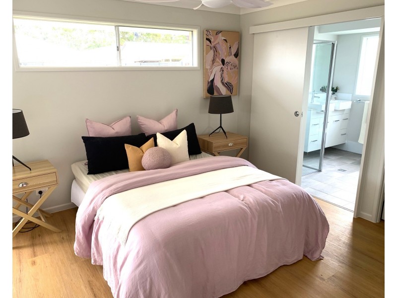 2 Anita Street, Redland Bay QLD 4165