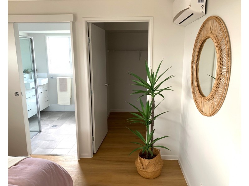 2 Anita Street, Redland Bay QLD 4165