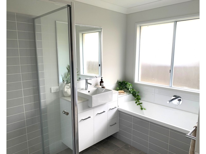 2 Anita Street, Redland Bay QLD 4165