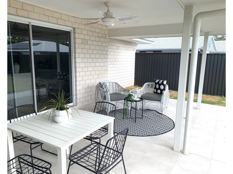 2 Anita Street, Redland Bay QLD 4165