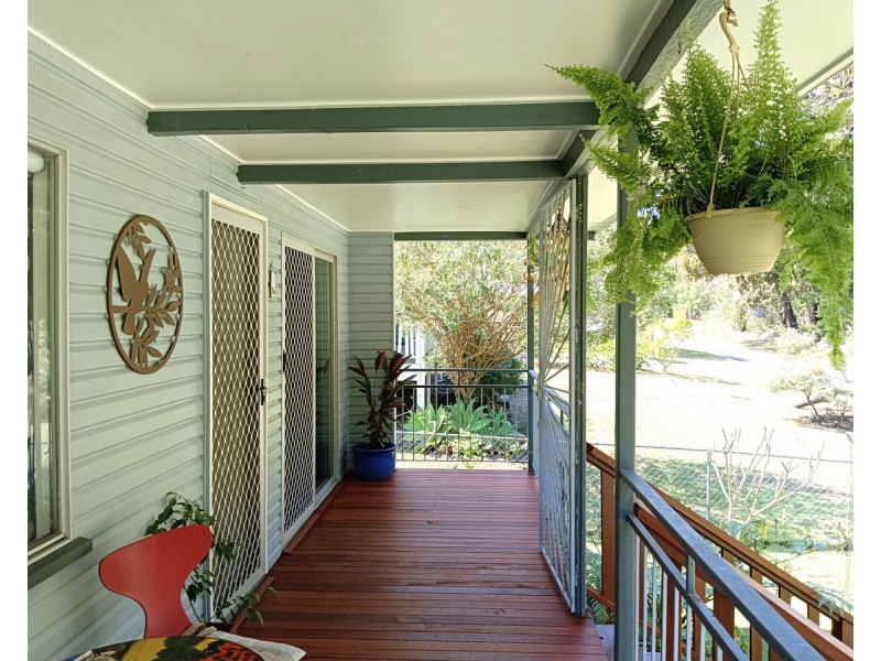 9 Perulpa Street, Coochiemudlo Island QLD 4184