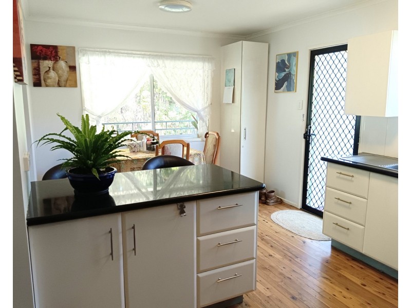 9 Perulpa Street, Coochiemudlo Island QLD 4184