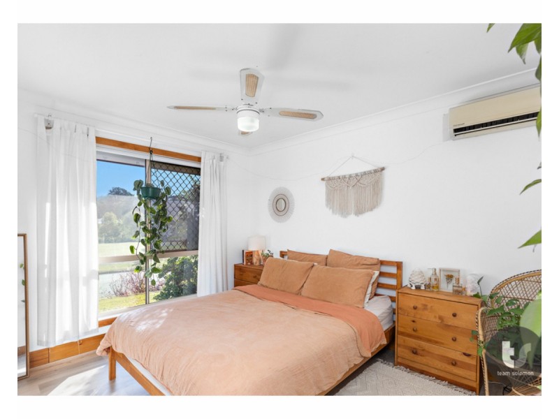 17 Falkirk Parade, Redland Bay QLD 4165