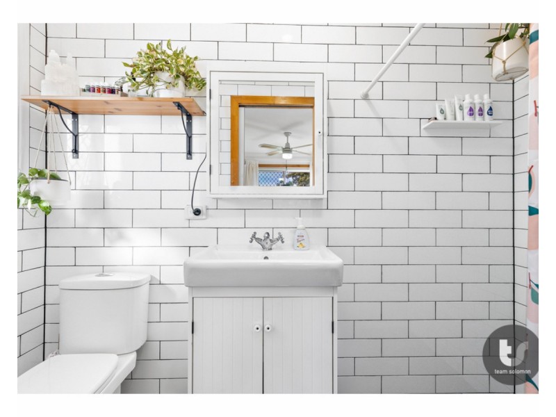 17 Falkirk Parade, Redland Bay QLD 4165