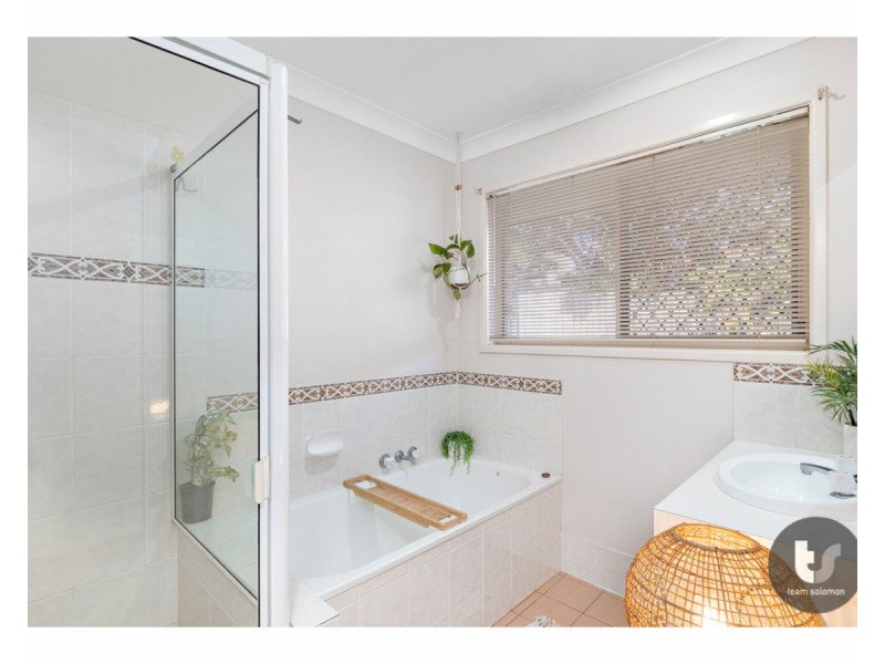 17 Falkirk Parade, Redland Bay QLD 4165