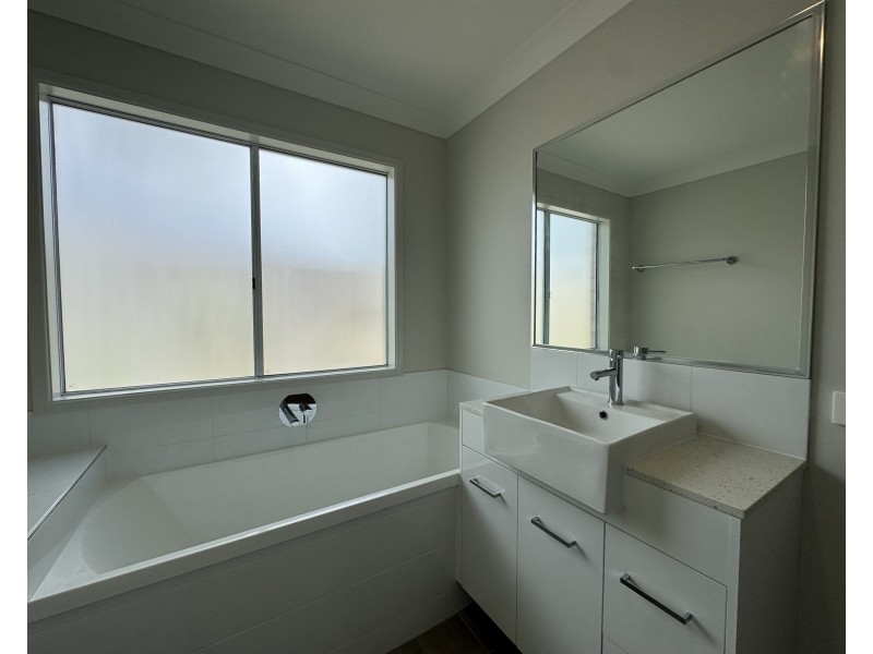 27B Magnolia Parade, Victoria Point QLD 4165