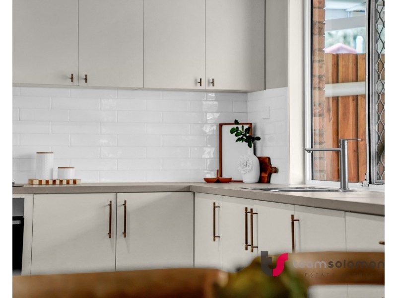 4 Ethion Drive, Regents Park QLD 4118