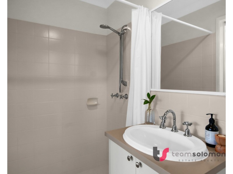 4 Ethion Drive, Regents Park QLD 4118