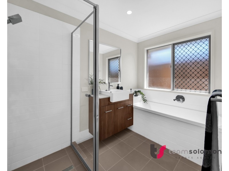 4a Ethion Drive, Regents Park QLD 4118