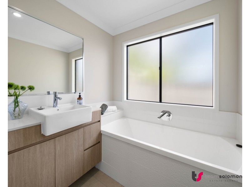 5 Anita Street, Redland Bay QLD 4165