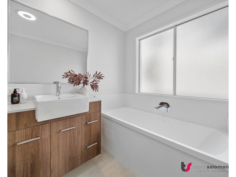 22 Arbour Way, Regents Park QLD 4118