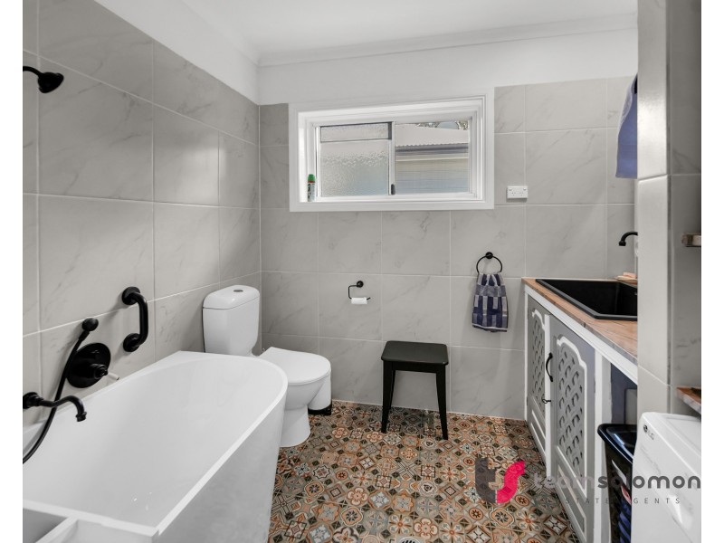 13 Kingfisher Street, Coochiemudlo Island QLD 4184