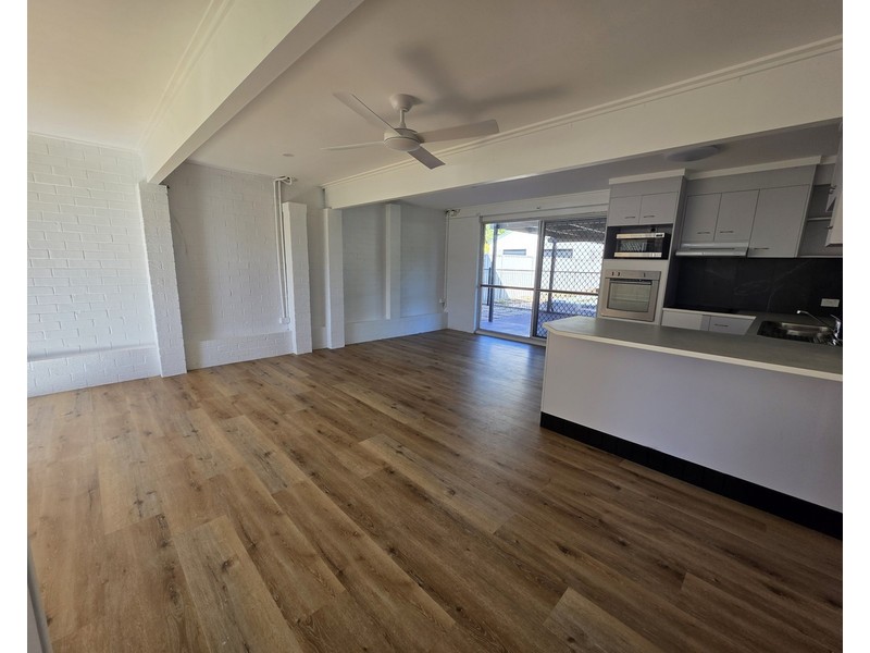 95B. Main Road, Redland Bay QLD 4165