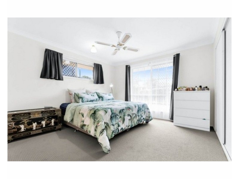 4 Ethion Drive, Regents Park QLD 4118