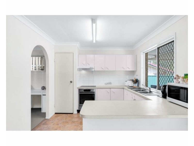 4 Ethion Drive, Regents Park QLD 4118